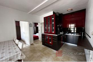 017 5268 30 Primosten house near the sea for sale