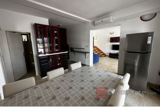 017 5268 30 Primosten house near the sea for sale