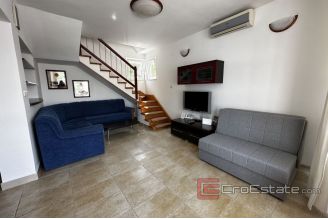 017 5268 30 Primosten house near the sea for sale