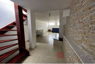 017 5268 30 Primosten house near the sea for sale