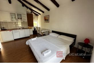 017 5268 30 Primosten house near the sea for sale