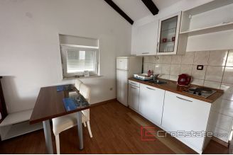 017 5268 30 Primosten house near the sea for sale