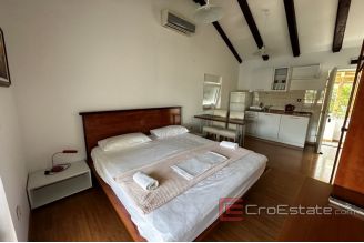 017 5268 30 Primosten house near the sea for sale