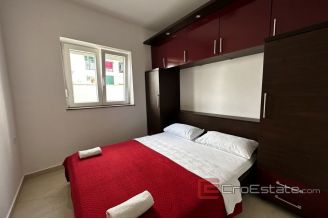 017 5268 30 Primosten house near the sea for sale