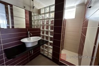 017 5268 30 Primosten house near the sea for sale