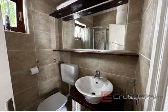 017 5268 30 Primosten house near the sea for sale