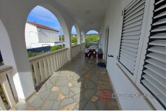 015 2031 83 trogir house with large garden for sale