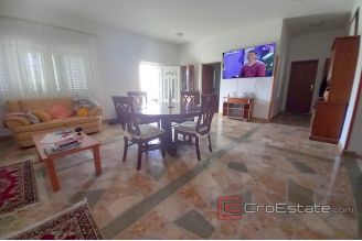 015 2031 83 trogir house with large garden for sale