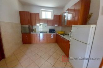015 2031 83 trogir house with large garden for sale