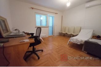 015 2031 83 trogir house with large garden for sale