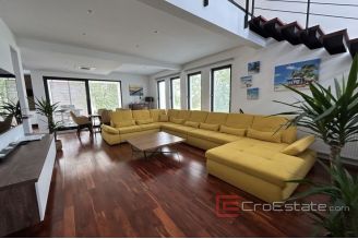 013 2038 59 Makarska villa with pool for sale