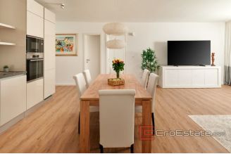 010 2036 71 Split modern apartment for sale