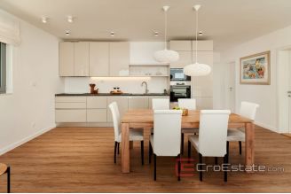 010 2036 71 Split modern apartment for sale