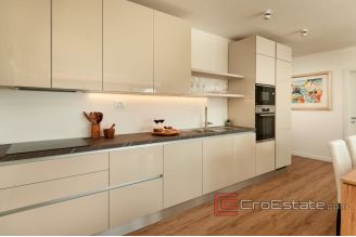 010 2036 71 Split modern apartment for sale