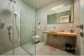 010 2036 71 Split modern apartment for sale