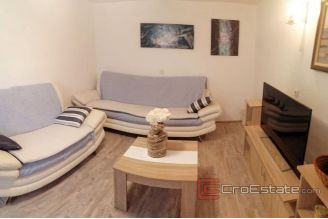 008 5270 30 Rab house near the sea for sale