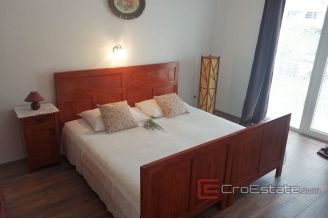 008 5270 30 Rab house near the sea for sale