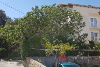 008 5270 30 Rab house near the sea for sale