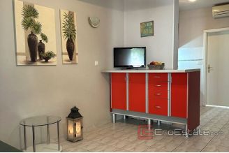 009 5271 30 Trogir apartment near sea for sale