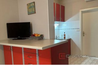 009 5271 30 Trogir apartment near sea for sale