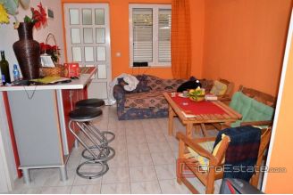 009 5271 30 Trogir apartment near sea for sale