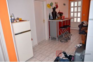 009 5271 30 Trogir apartment near sea for sale