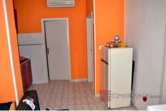 009 5271 30 Trogir apartment near sea for sale
