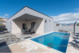 020 2018 228 Vir resort villas with pool for sale