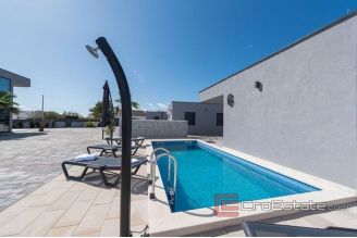 020 2018 228 Vir resort villas with pool for sale