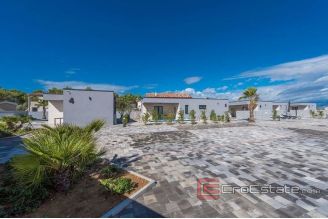 020 2018 228 Vir resort villas with pool for sale