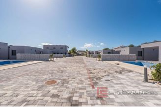 020 2018 228 Vir resort villas with pool for sale