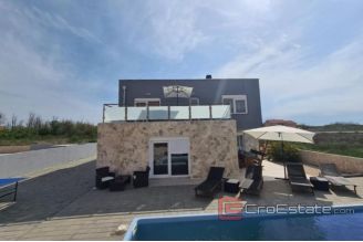 011 2018 230 Zadar house with pool for sale