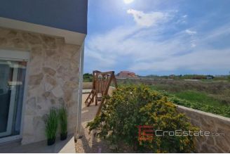011 2018 230 Zadar house with pool for sale