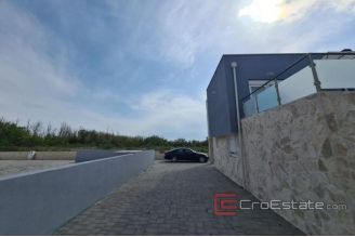 011 2018 230 Zadar house with pool for sale
