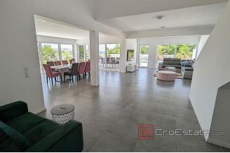 020 2018 229 Zadar villa near sea for sale