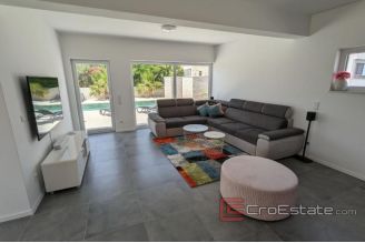020 2018 229 Zadar villa near sea for sale