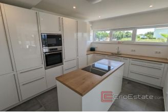 020 2018 229 Zadar villa near sea for sale
