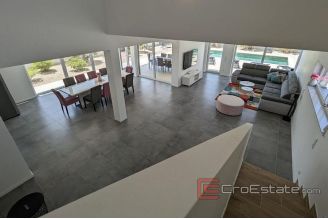 020 2018 229 Zadar villa near sea for sale