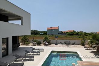 020 2018 229 Zadar villa near sea for sale