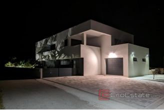 020 2018 229 Zadar villa near sea for sale
