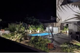 020 2018 229 Zadar villa near sea for sale