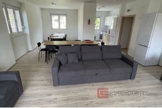 009 5272 30 Kastela hostel for rent