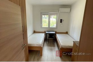 009 5272 30 Kastela hostel for rent