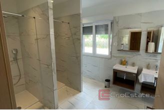 009 5272 30 Kastela hostel for rent