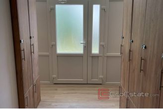 009 5272 30 Kastela hostel for rent