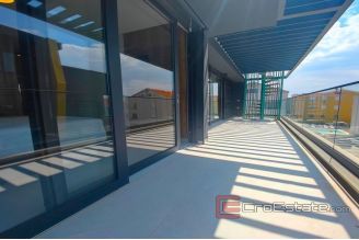 016 2021 351 zadar luxury penthouse with pool for sale