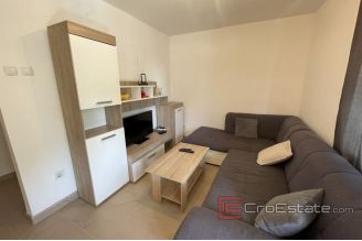 010 2036 74 Kastela apartment with sea view for rent