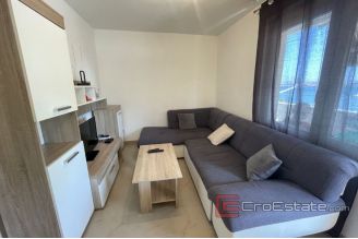 010 2036 74 Kastela apartment with sea view for rent