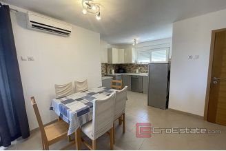 010 2036 74 Kastela apartment with sea view for rent