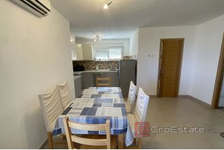 010 2036 74 Kastela apartment with sea view for rent